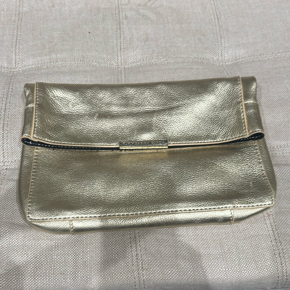 GOLD CLUTCH FOLDED Magnetic closure
